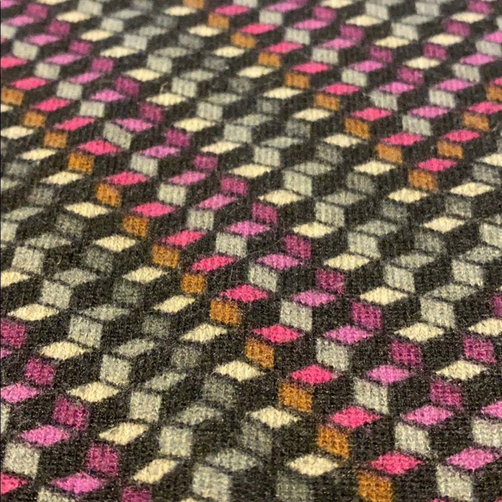 ✨Geometric cube top! - Picture 3 of 3